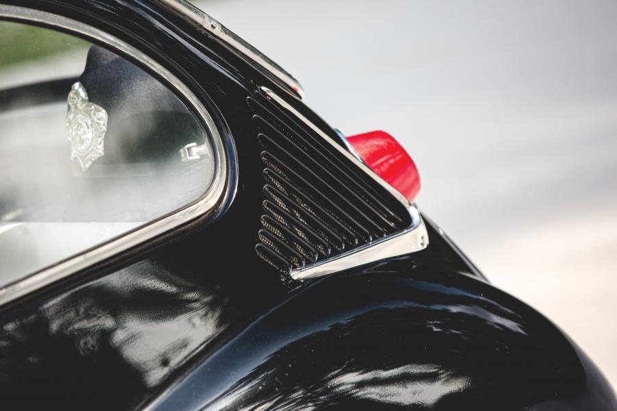 Детали экстерьера Subaru 360 Police Car 1970 года  (фото 15 из 39)